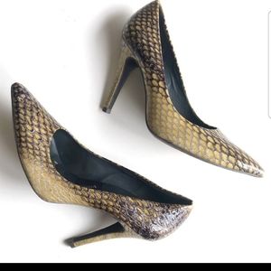 Sexy Snake Skin Print Heels! Stiletto pointed toe!